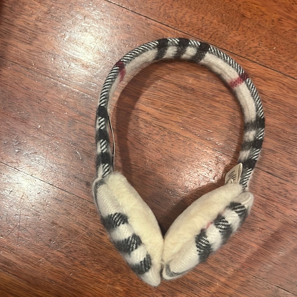 Burberry earmuffs classic check print